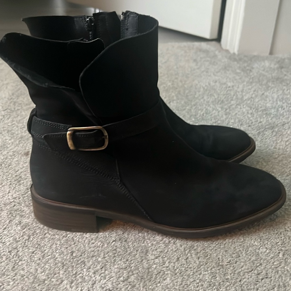 Paul Green leather zip up boots with buckle